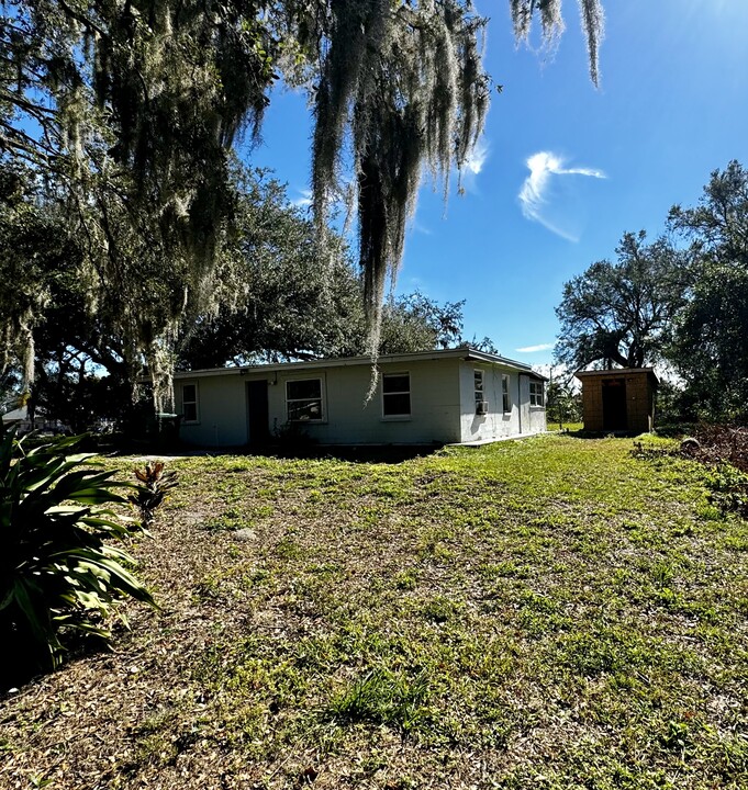 303 Ann Ave in Dundee, FL - Building Photo