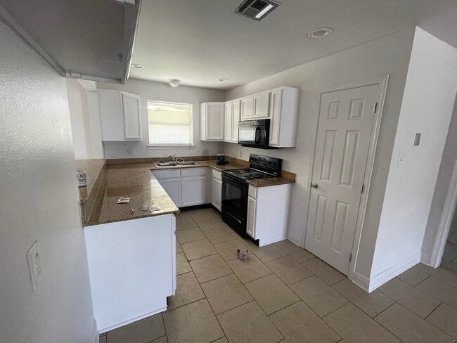 8520 Benjamin Dr in Chalmette, LA - Building Photo - Building Photo