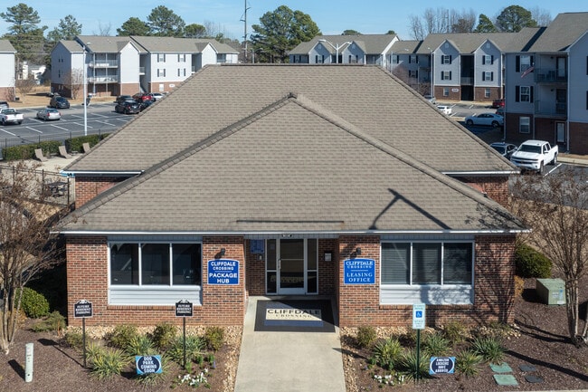 Cliffdale Crossing in Fayetteville, NC - Foto de edificio - Building Photo