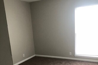 370 Wallace Rd, Unit D12 in Nashville, TN - Foto de edificio - Building Photo