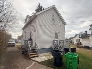 12809 McCracken Rd in Garfield Heights, OH - Building Photo - Building Photo