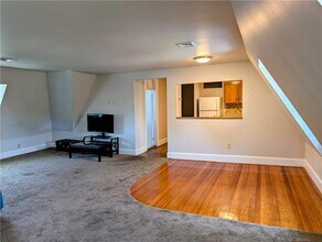 412 Bellevue Ave in Newport, RI - Building Photo - Building Photo