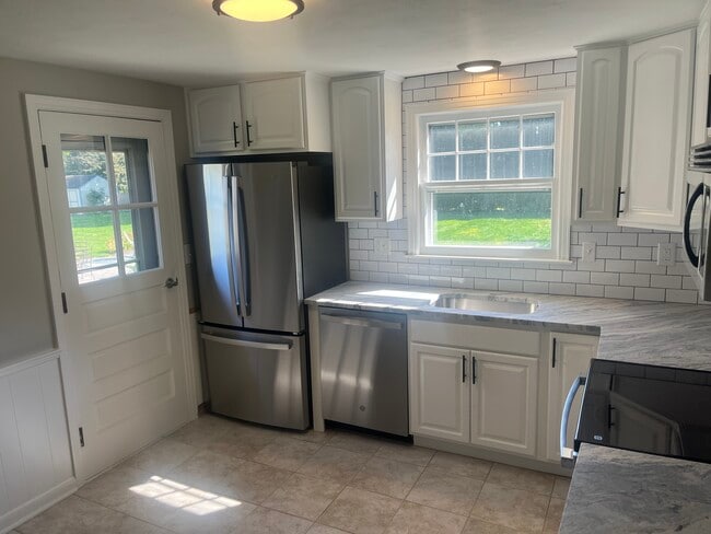 40 Main St in Wethersfield, CT - Foto de edificio - Building Photo