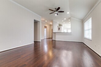 12119 Pennywood Ct in Houston, TX - Foto de edificio - Building Photo