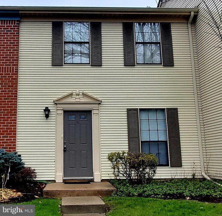 44 O'Neill Ct in Lawrence Township, NJ - Building Photo