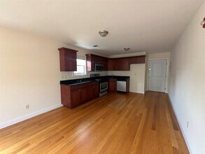 67 W Main St in Oyster Bay, NY - Building Photo - Building Photo