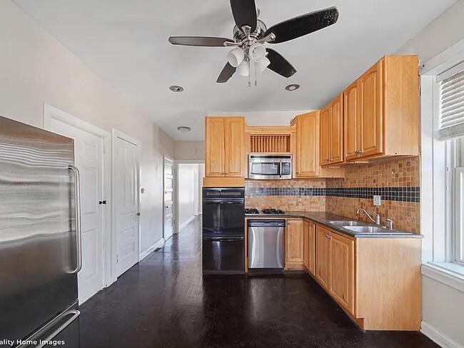 2701 W 24th Pl in Chicago, IL - Foto de edificio - Building Photo