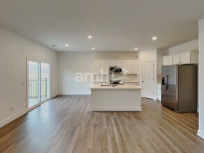 204 Deanscroft Dr in Pickerington, OH - Foto de edificio - Building Photo