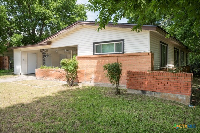 1917 S 51st St in Temple, TX - Foto de edificio - Building Photo