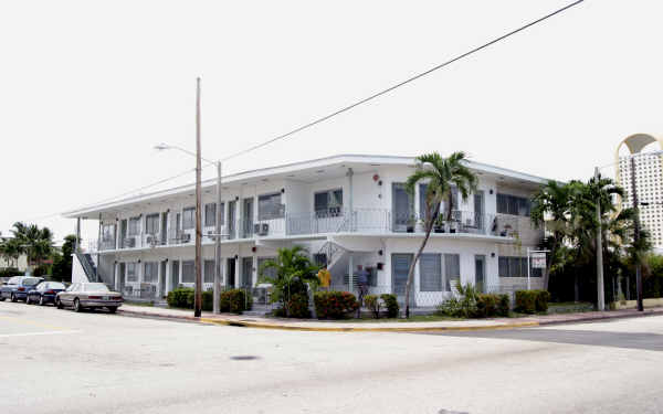 620 76th St in Miami Beach, FL - Foto de edificio - Building Photo