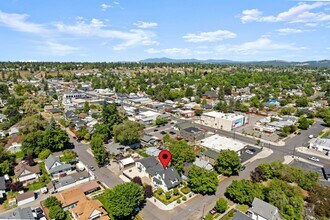 1028 W Chelan Ave in Spokane, WA - Building Photo - Building Photo