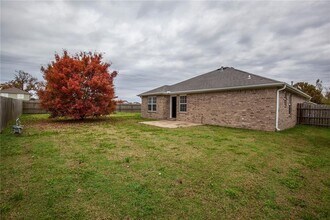611 Firewood Dr in Centerton, AR - Building Photo - Building Photo