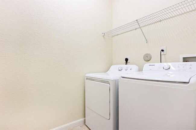 750 Millbrae Ct in West Palm Beach, FL - Building Photo - Building Photo