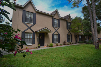 Gandy Parkside Apartments in Tampa, FL - Building Photo - Building Photo