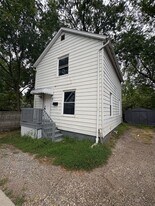 11 Courtland Dr in Akron, OH - Building Photo