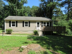 10604 Cutbank Church Rd in McKenney, VA - Building Photo