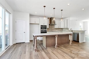 7118 Westrow Ave in Charlotte, NC - Building Photo