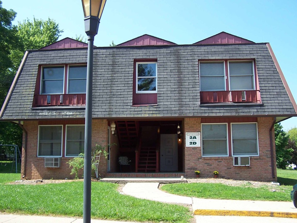 Paris Lamplight Manor in Paris, IL - Foto de edificio