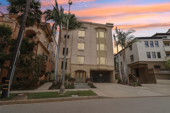 16117 Sunset Blvd in Pacific Palisades, CA - Building Photo - Building Photo