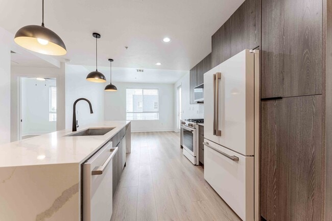 Ariva in San Diego, CA - Foto de edificio - Building Photo