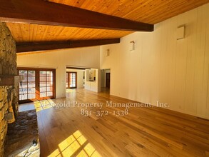 914 1/2 W Carmel Valley Rd in Carmel Valley, CA - Building Photo - Building Photo