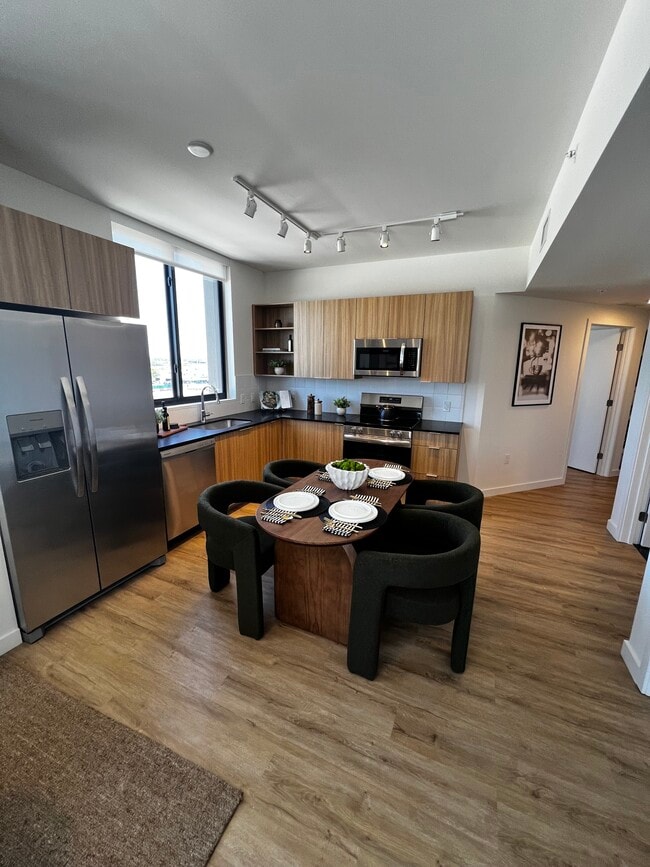 941 E 28th St, Unit B1 in Hialeah, FL - Foto de edificio - Building Photo