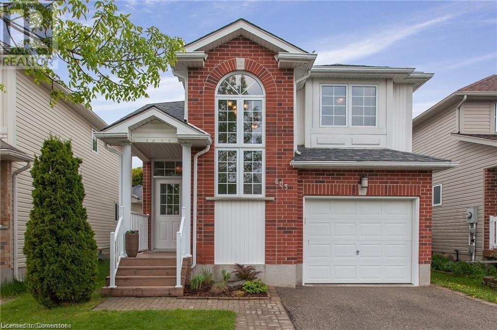 603 Mountain Maple Ave in Waterloo, ON - Building Photo