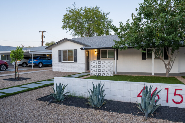 4615 N 14th St, Unit A in Phoenix, AZ - Foto de edificio - Building Photo