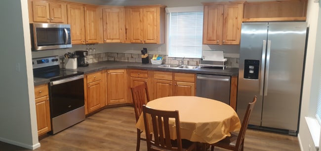 91408 Kellogg Ln in Coos Bay, OR - Foto de edificio - Building Photo