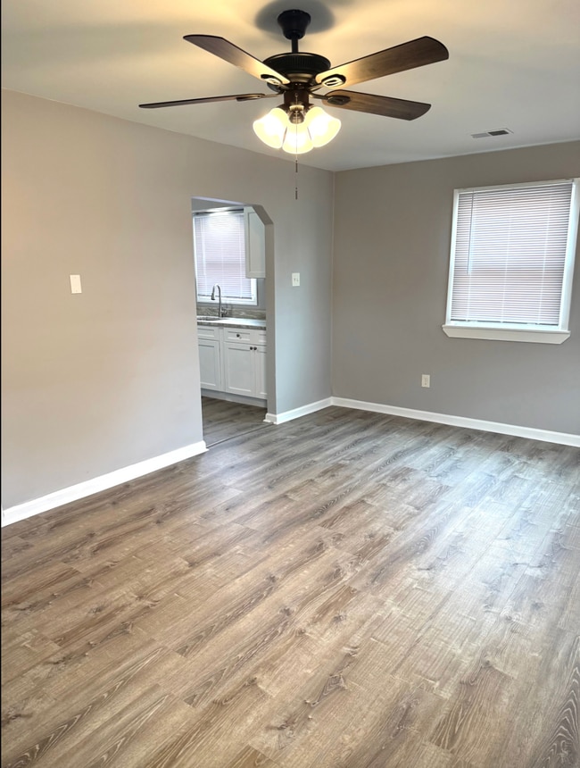 400 Windsor Dr in Bellmawr, NJ - Building Photo - Building Photo