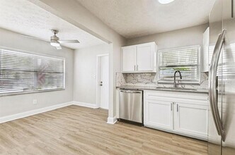 10215 N 23rd St in Tampa, FL - Building Photo - Building Photo