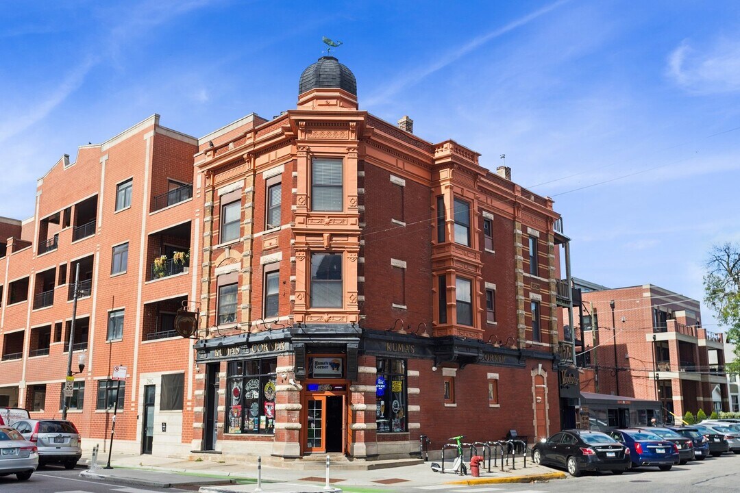 2900 W Belmont Ave in Chicago, IL - Building Photo