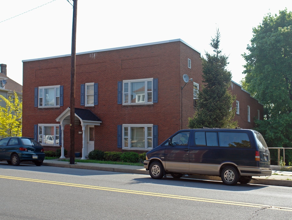 305 S Market St in Selinsgrove, PA - Foto de edificio