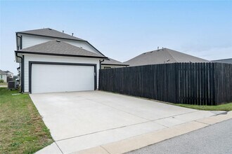 102 Englenook Dr in Hutto, TX - Building Photo - Building Photo
