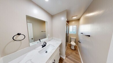 5171 La Dorna St in San Diego, CA - Building Photo - Building Photo