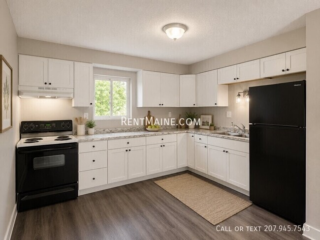 8 Hillside Ln