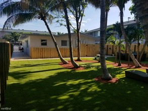 1986 NE 5th St-Unit -Apt 3 in Deerfield Beach, FL - Foto de edificio - Building Photo