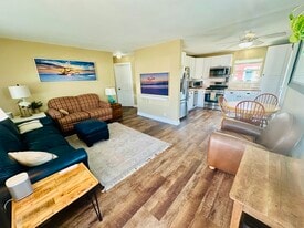 1236 Rosemary Ln in Naples, FL - Building Photo