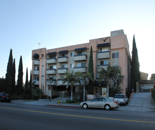 546 N Virgil Ave in Los Angeles, CA - Foto de edificio - Building Photo