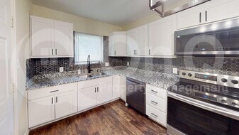 1524 Hilltop Dr in Garland, TX - Building Photo