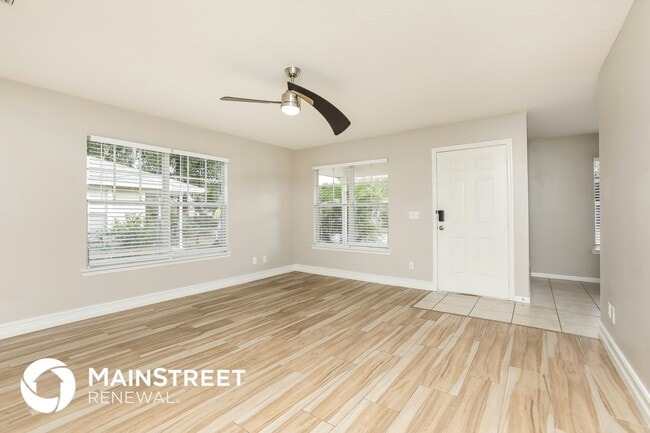 376 Chinaberry Ave in Oviedo, FL - Foto de edificio - Building Photo