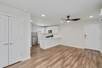 8004 Catbird Ln in Austin, TX - Building Photo - Building Photo
