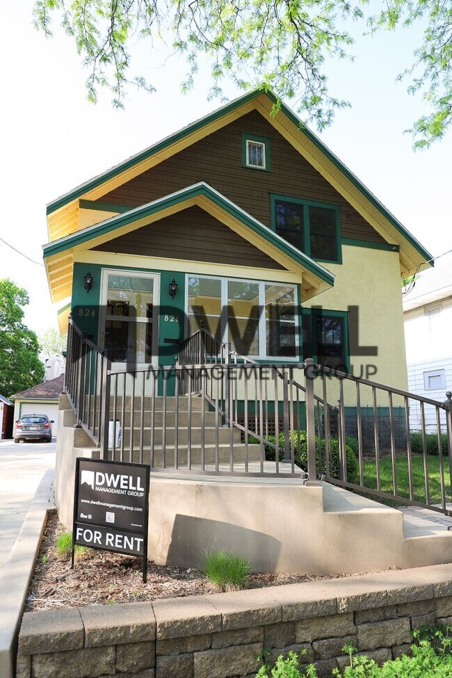 826 1st St NW, Unit 2 in Rochester, MN - Building Photo - Building Photo