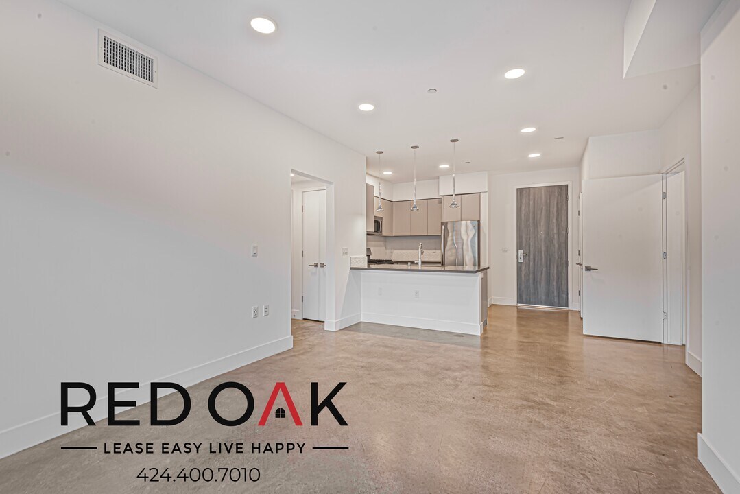453 S Kenmore Ave in Los Angeles, CA - Building Photo