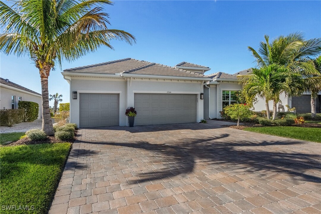 20230 Millrun Dr in Estero, FL - Building Photo