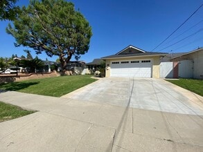 20520 Roseton Ave in Lakewood, CA - Building Photo - Building Photo