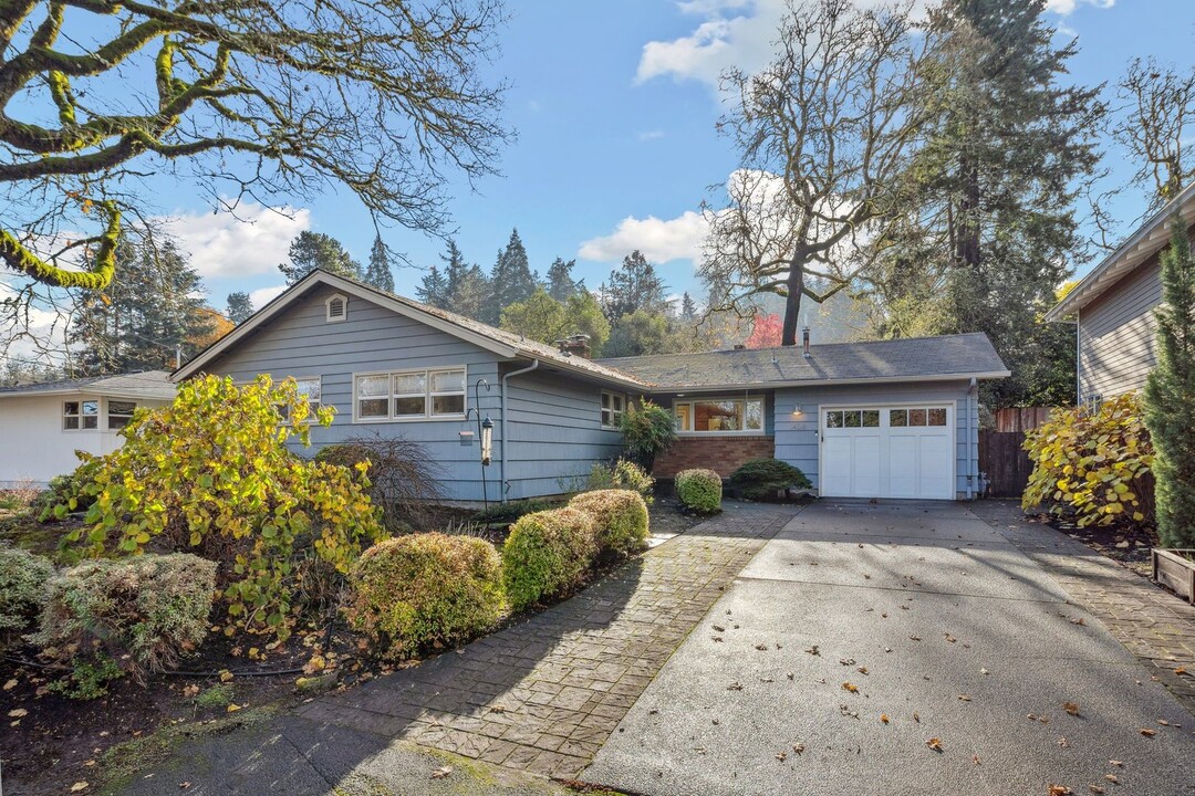 1438 Cedar St in Lake Oswego, OR - Building Photo