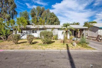 1887 S McKinley Ave in Yuma, AZ - Foto de edificio - Building Photo
