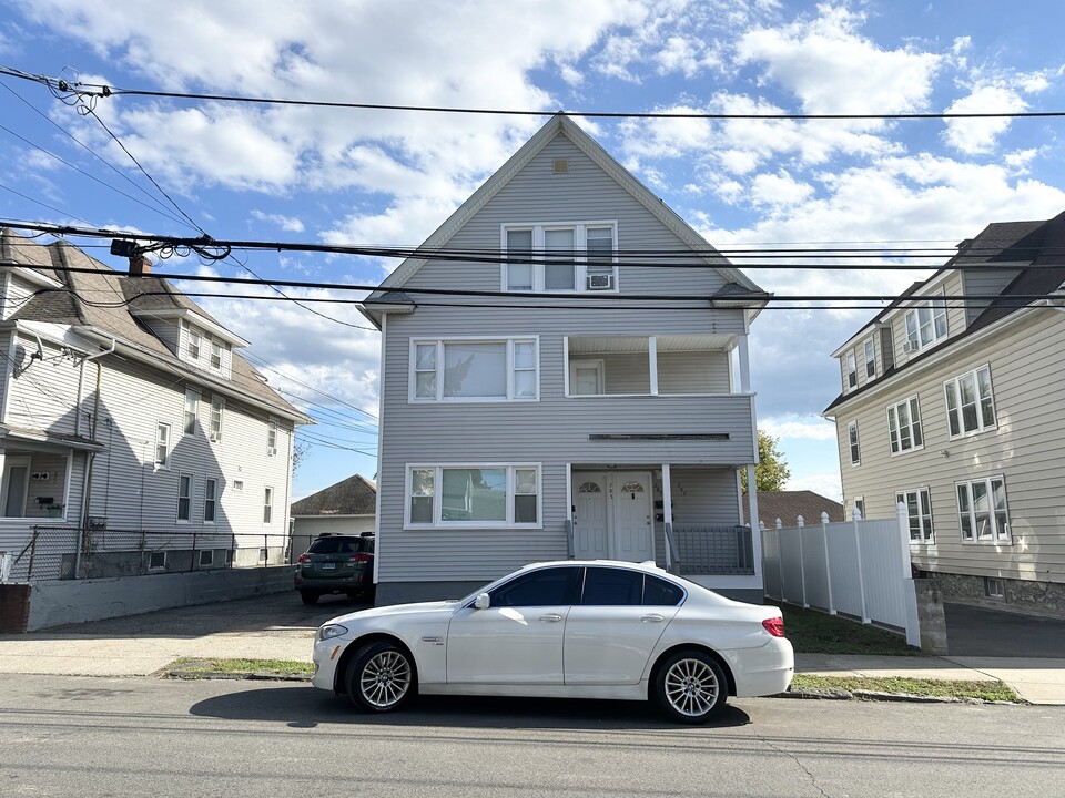 283 Bronx Ave, Unit 1 in Bridgeport, CT - Foto de edificio