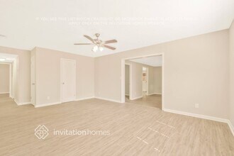 5645 Fiat Ln in Jacksonville, FL - Foto de edificio - Building Photo